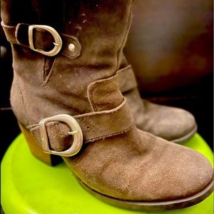 ***Final price*** BORN brown suede boots
